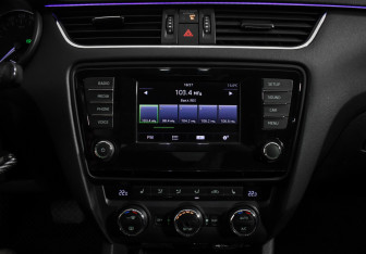 Подержанный автомобиль Skoda Octavia Liftback 2014 года (16 фото)