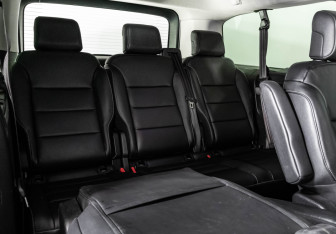 Подержанный автомобиль Peugeot Traveller 2020 года (21 фото)