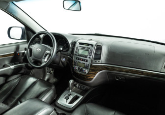Подержанный автомобиль Hyundai Santa Fe 2010 года (9 фото)