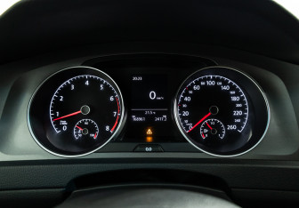Подержанный автомобиль Volkswagen Golf Hatchback 2013 года (12 фото)