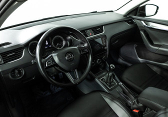 Подержанный автомобиль Skoda Octavia Liftback 2018 года (11 фото)