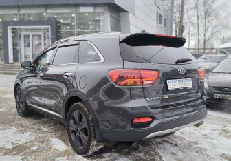 Подержанный автомобиль Kia Sorento 2018 года (6 фото)