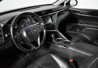 Подержанный автомобиль Toyota Camry Sedan 2018 года (9 фото)