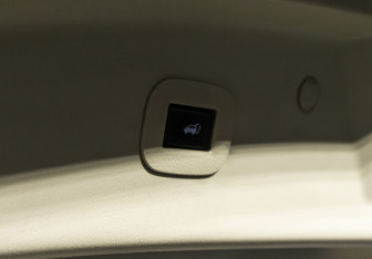 Подержанный автомобиль Infiniti QX80 2015 года (27 фото)