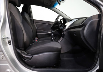 Подержанный автомобиль Hyundai Solaris Sedan 2013 года (16 фото)