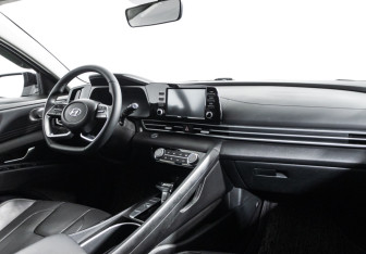 Подержанный автомобиль Hyundai Elantra Sedan 2023 года (9 фото)