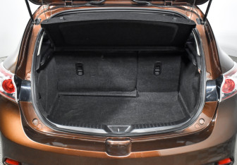 Подержанный автомобиль Mazda 3 Hatchback 2011 года (20 фото)