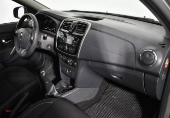 Подержанный автомобиль Renault Logan Sedan 2018 года (12 фото)