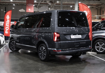 Подержанный автомобиль Volkswagen Multivan 2020 года (11 фото)