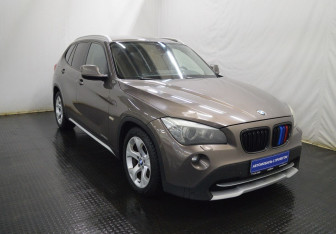 Подержанный автомобиль BMW X1 2012 года (3 фото)