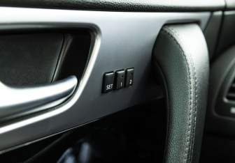 Подержанный автомобиль Infiniti FX 2012 года (20 фото)