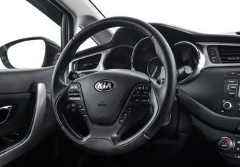 Подержанный автомобиль Kia Ceed Wagon 2018 года (14 фото)