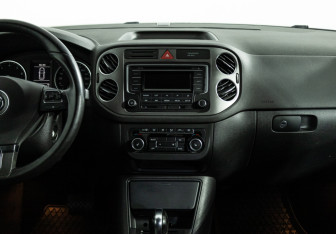 Подержанный автомобиль Volkswagen Tiguan 2011 года (14 фото)