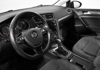 Подержанный автомобиль Volkswagen Golf Hatchback 2018 года (9 фото)