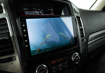 Подержанный автомобиль Mitsubishi Pajero 2015 года (15 фото)