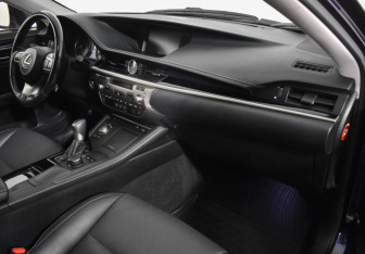 Подержанный автомобиль Lexus ES 2016 года (12 фото)