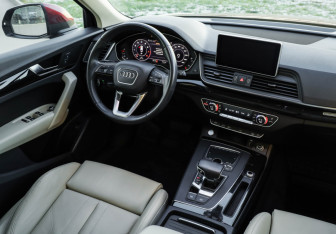 Подержанный автомобиль Audi Q5 2019 года (10 фото)