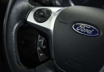 Подержанный автомобиль Ford Kuga 2015 года (11 фото)