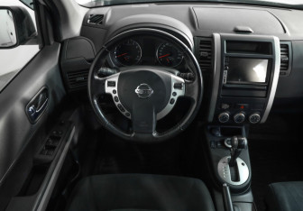 Подержанный автомобиль Nissan X-Trail 2014 года (10 фото)