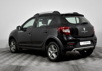 Подержанный автомобиль Renault Sandero 2020 года (7 фото)