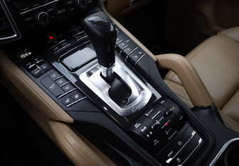 Подержанный автомобиль Porsche Cayenne 2014 года (23 фото)