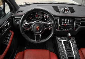 Подержанный автомобиль Porsche Macan 2016 года (15 фото)