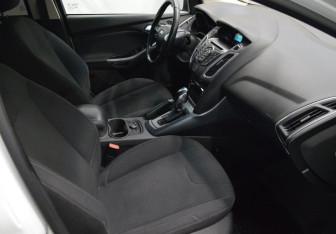 Подержанный автомобиль Ford Focus Hatchback 2013 года (12 фото)