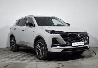 Подержанный автомобиль Changan UNI-S 2024 года (3 фото)