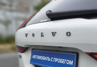 Подержанный автомобиль Volvo XC60 2024 года (9 фото)