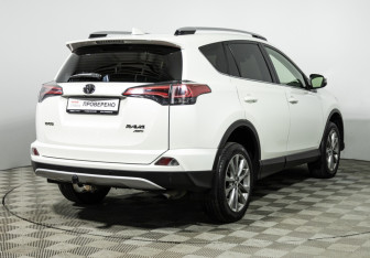 Подержанный автомобиль Toyota RAV4 2016 года (5 фото)