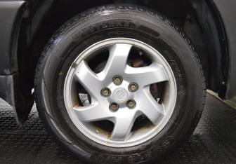 Подержанный автомобиль Mazda Tribute 2001 года (9 фото)