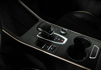 Подержанный автомобиль Omoda C5 2024 года (19 фото)