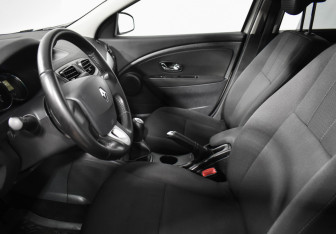 Подержанный автомобиль Renault Fluence 2012 года (10 фото)