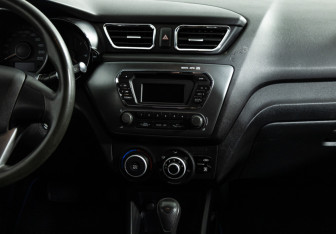 Подержанный автомобиль Kia Rio Sedan 2014 года (14 фото)