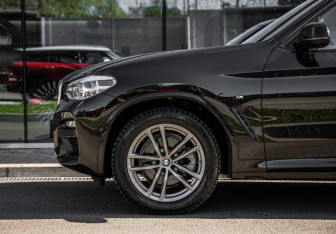 Подержанный автомобиль BMW X3 2020 года (10 фото)