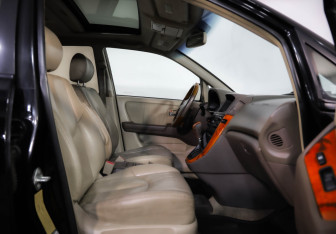 Подержанный автомобиль Lexus RX 2002 года (22 фото)