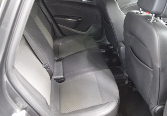 Подержанный автомобиль Opel Astra Hatchback 2011 года (13 фото)