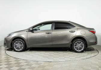Подержанный автомобиль Toyota Corolla Sedan 2018 года (8 фото)