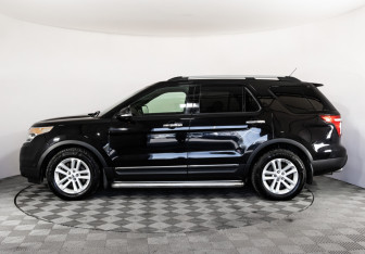 Подержанный автомобиль Ford Explorer 2013 года (8 фото)