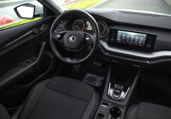 Подержанный автомобиль Skoda Octavia Liftback 2021 года (10 фото)