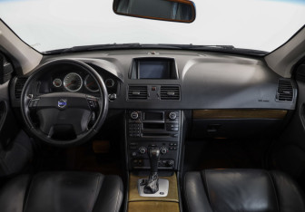 Подержанный автомобиль Volvo XC90 2011 года (9 фото)