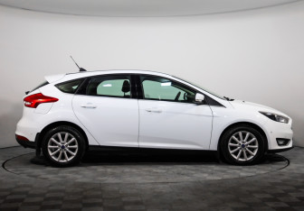 Подержанный автомобиль Ford Focus Hatchback 2019 года (4 фото)
