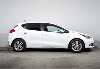Подержанный автомобиль Kia Ceed Hatchback 2014 года (4 фото)