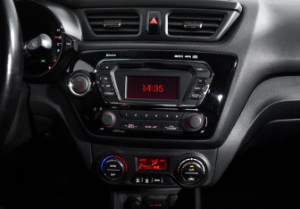 Подержанный автомобиль Kia Rio Sedan 2012 года (16 фото)
