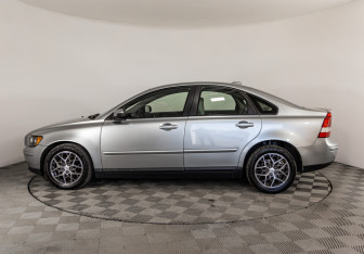 Подержанный автомобиль Volvo S40 2006 года (8 фото)