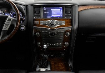 Подержанный автомобиль Infiniti QX80 2014 года (12 фото)