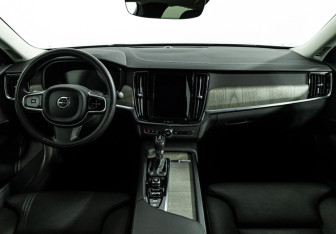Подержанный автомобиль Volvo S90 2021 года (13 фото)