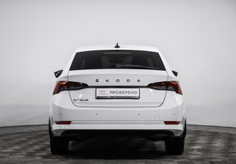 Подержанный автомобиль Skoda Octavia Liftback 2021 года (6 фото)