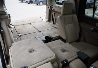 Подержанный автомобиль Land Rover Discovery 2013 года (35 фото)