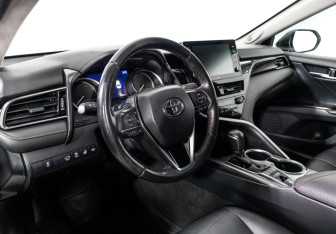 Подержанный автомобиль Toyota Camry Sedan 2021 года (22 фото)